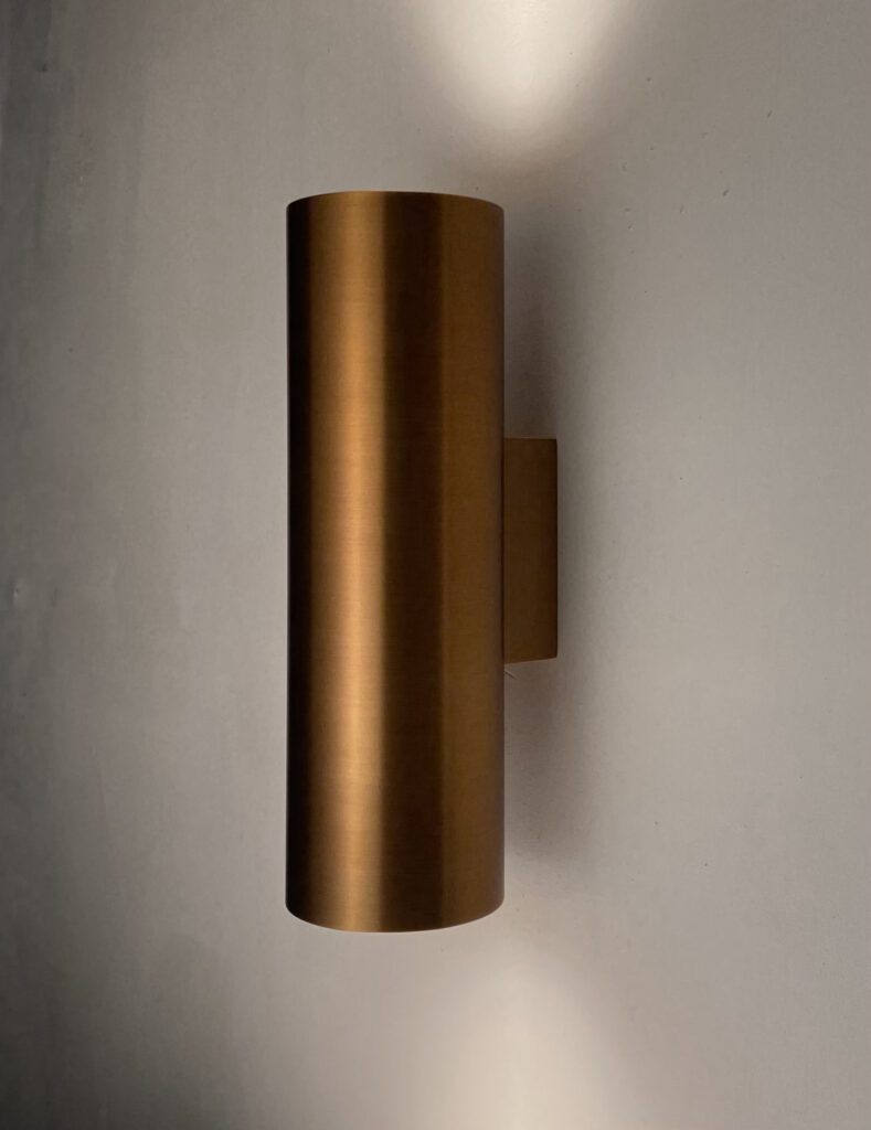 Faustlighgt 70/220 up/down wall light in burnished brass